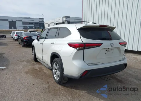 2021 Toyota Highlander Le z USA, uszkodzony, nr VIN 5TDZZRAH3MS074747